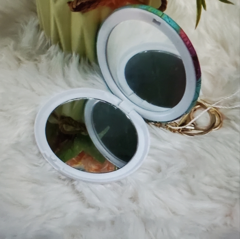 Butterfly 🦋 Mirror 🪞 Keychain - Picture 4 of 6